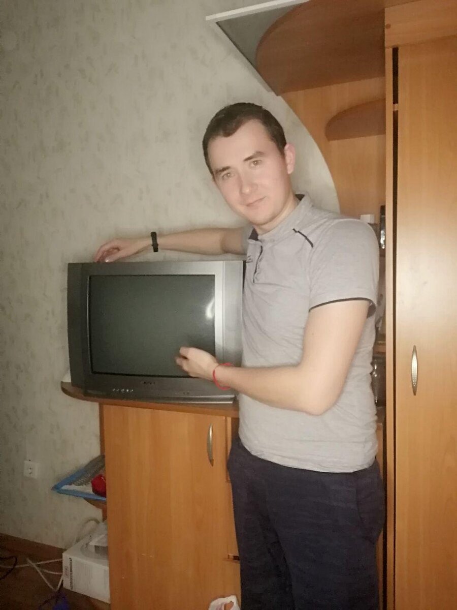 Это я и мой телевизор)