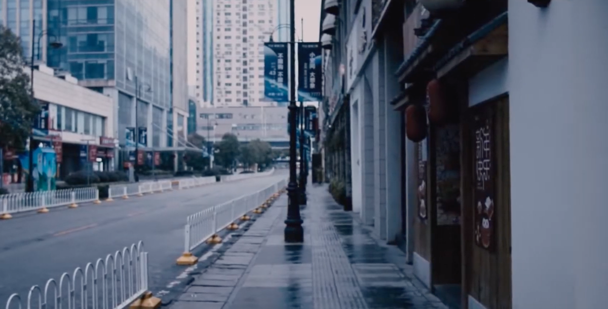 Город быстро опустел