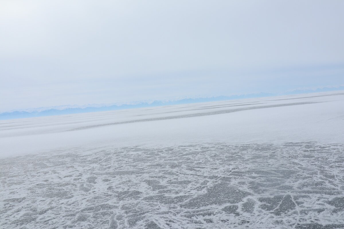 Покаталась по льду Байкала на необычном транспорте: рассказываю о своих впечатлениях