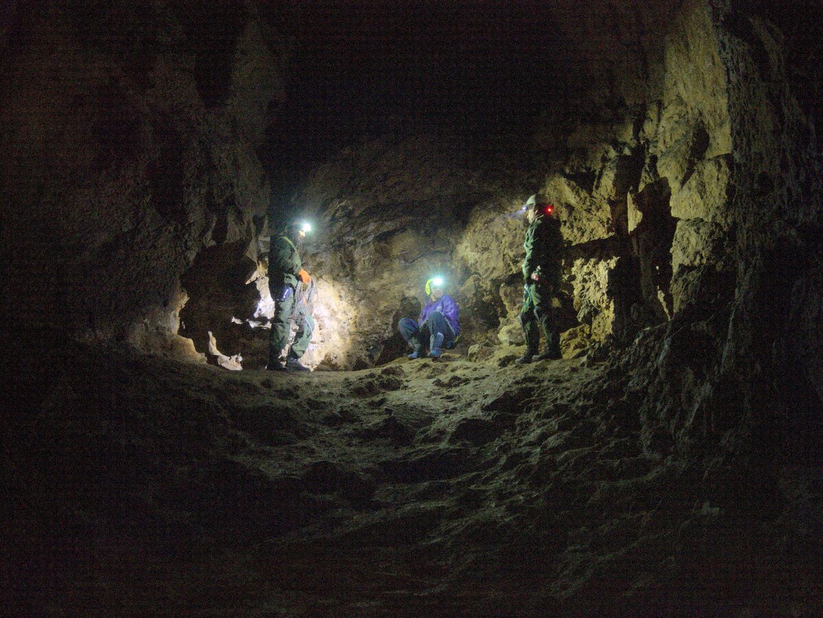 Пещера двухглазка Хакасия