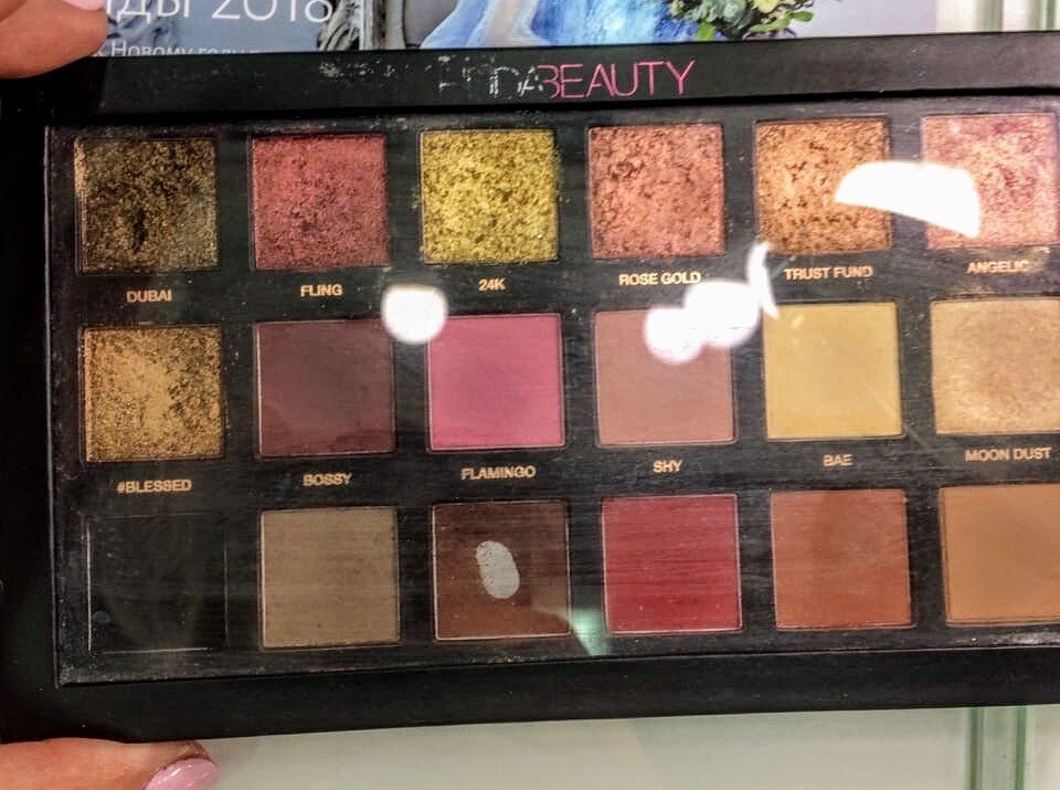 Знаменитая палетка Huda Beauty