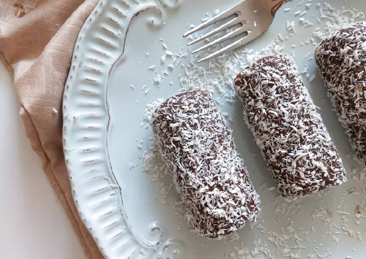 Пирожное картошка из печенья с маслом. Пирожное картошка в кокосовой стружке. Пирожное картошка рулет. Пирожное картошка с кокосом. Как украсить пирожное картошка.