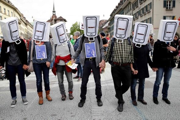 Протест против технологии 5G в 2019 году в Берне, Швейцария.Фото: Agence France-Presse-Getty Images