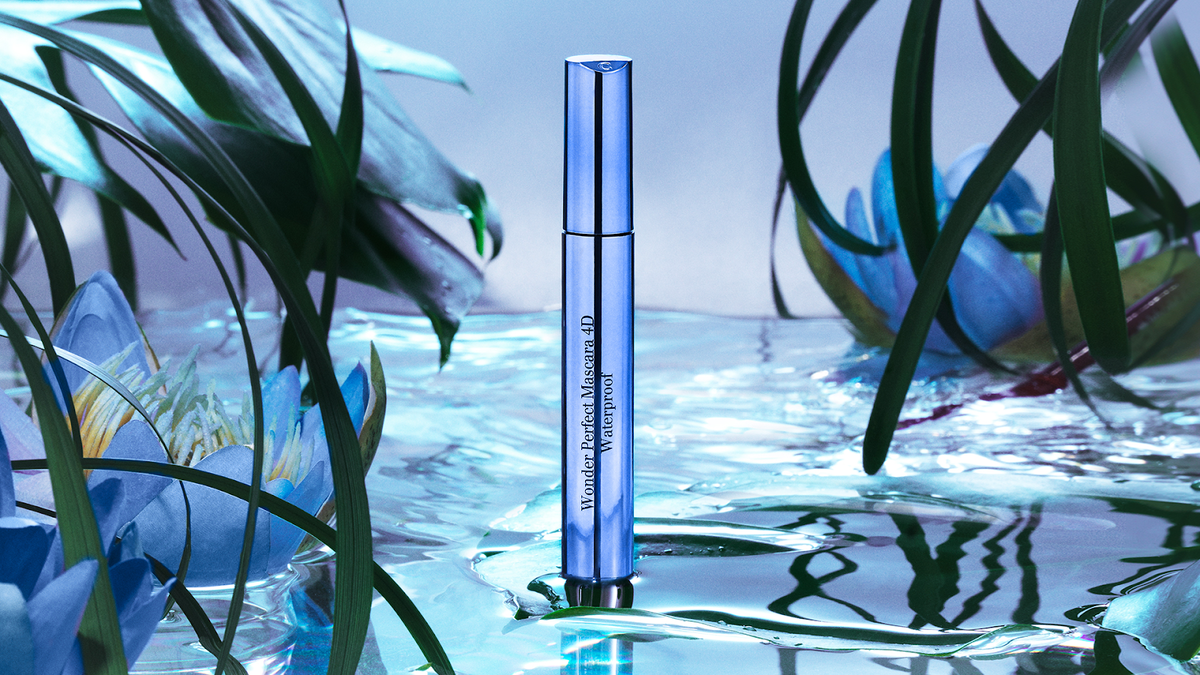 Комплекс Lash Boosting Complex укрепляет ресницы и стимулирует естественное увеличение их длины и объёма