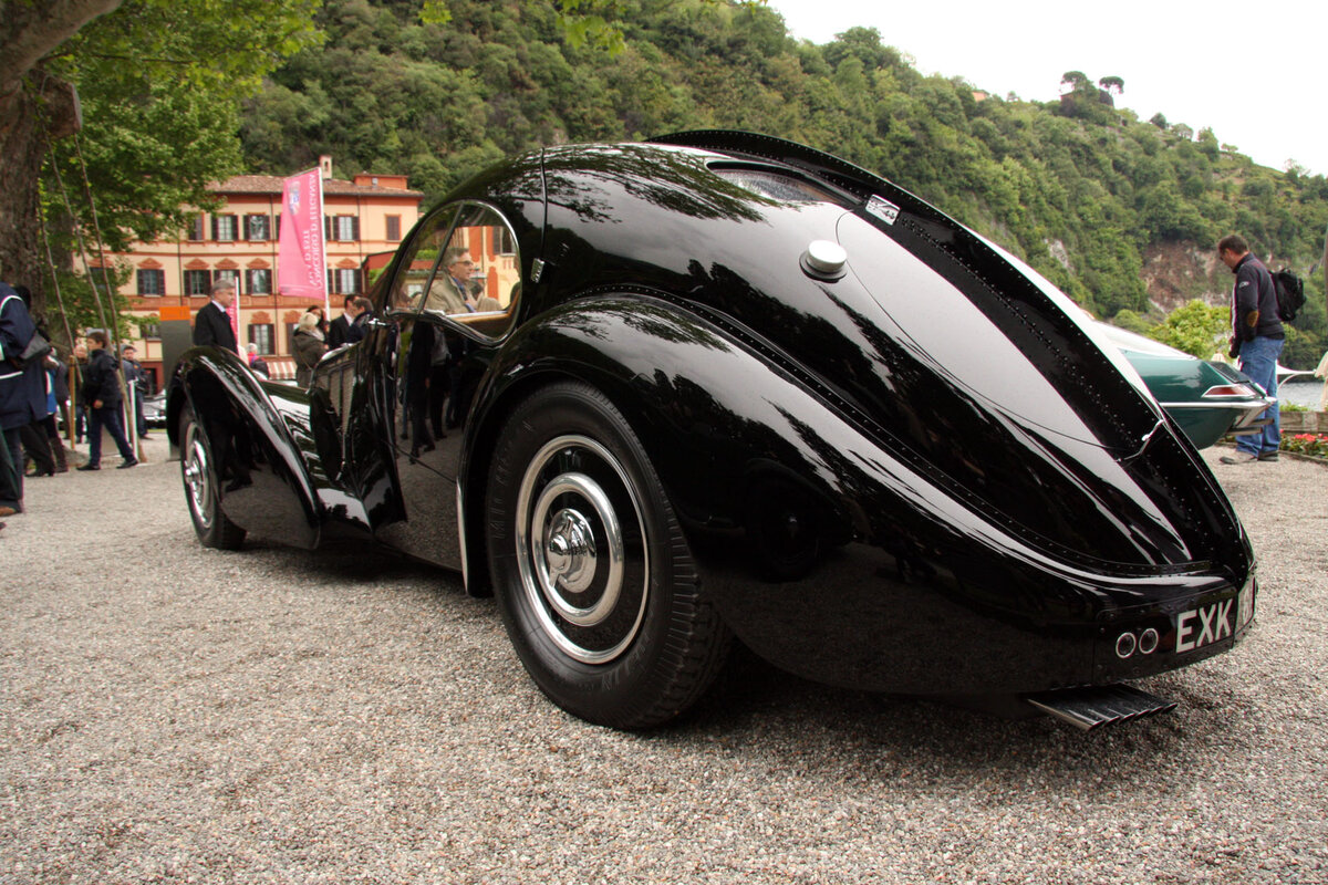 Самый дорогой в мире автомобиль Bugatti Type 57SC Atlantic.