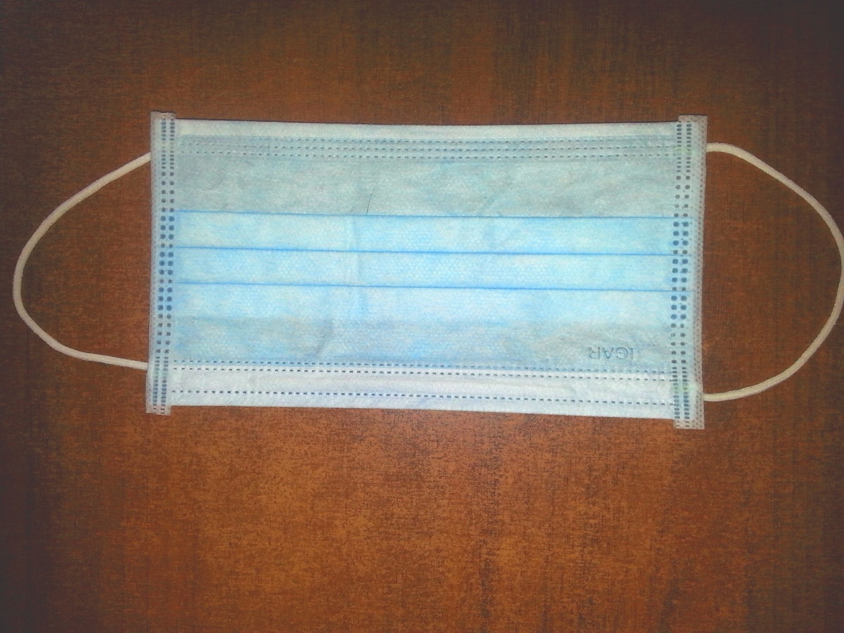 Одноразовая медицинская маска(фото автора)