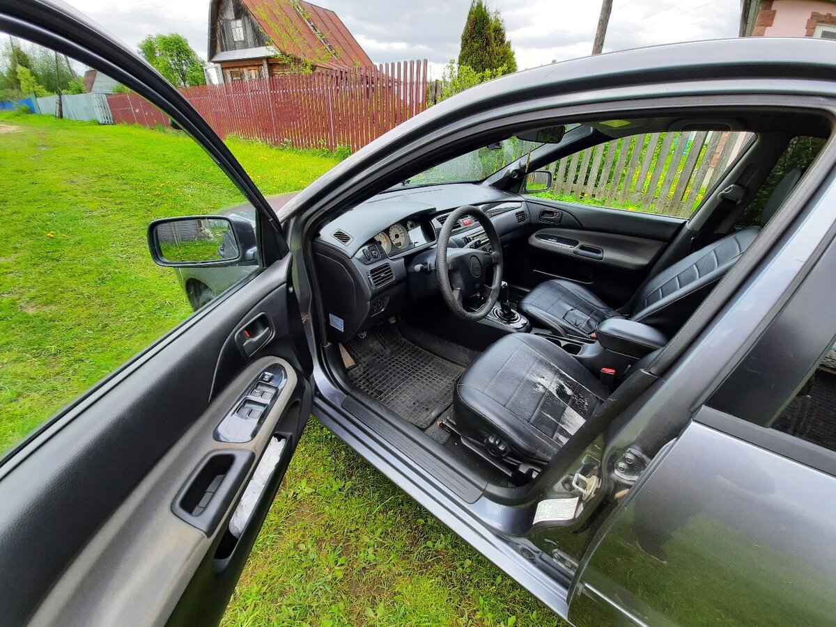 Салон Mitsubishi Lancer 9 