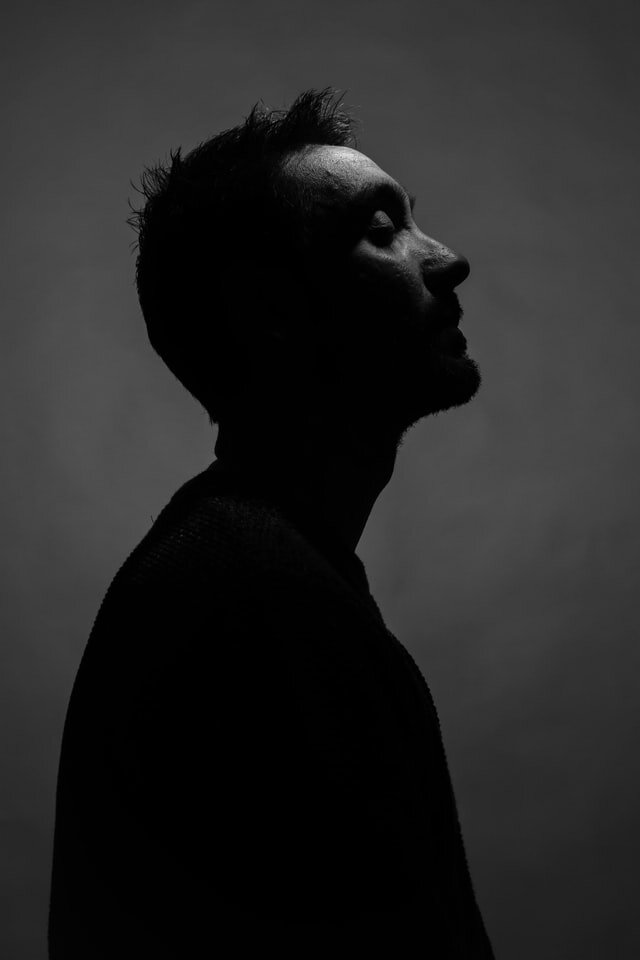 Когда человек пытается поступить вопреки своему Супер-Эго, то у него начинаются внутренние конфликты.