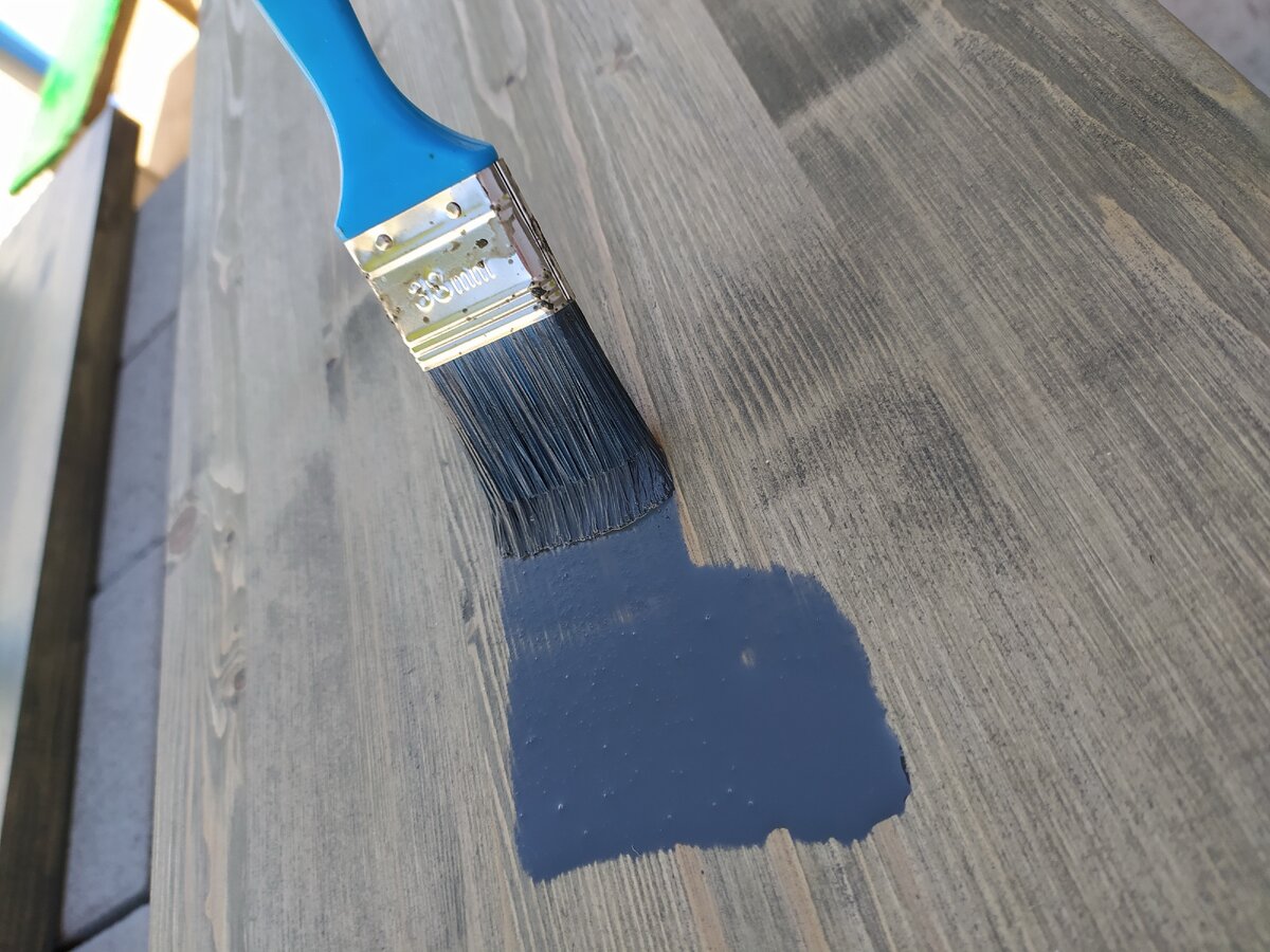 Обрабатываю ступени маслом. Второй слой