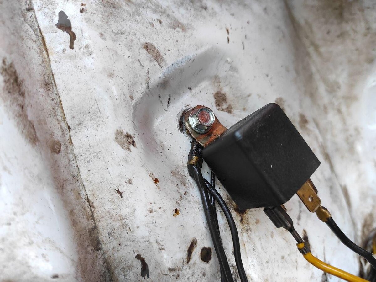 Надёжно закреплённые провода массы