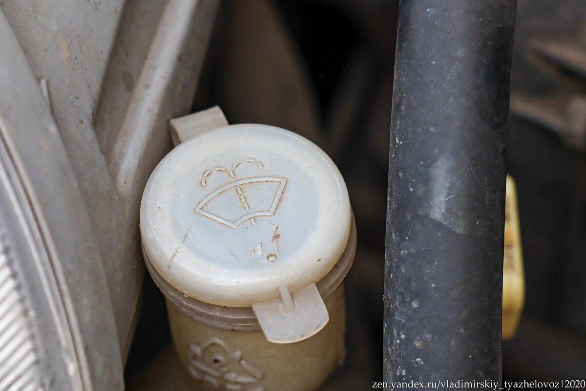 Кстати, бачок омывателя уже меняли