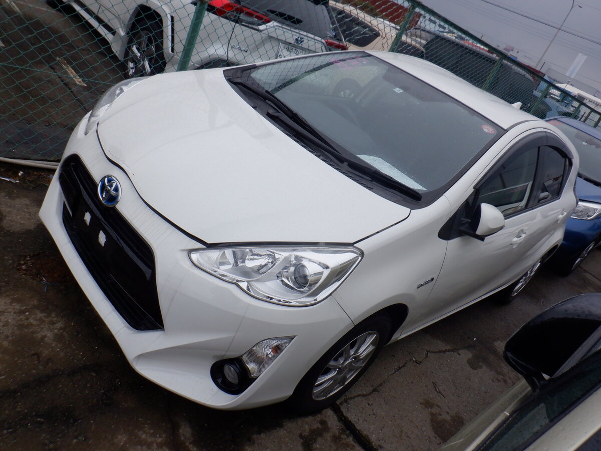 Toyota Aqua 2016 1.5л Гибрид