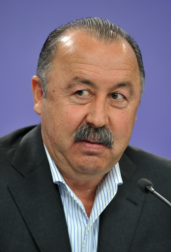 Бывший тренер московского ЦСКА Валерий Газзаев поделился мнением о чемпионской гонке в нынешнем сезоне Российской Премьер-Лиги. 