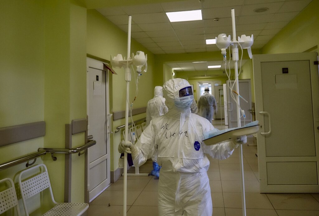 В Твери московские медики работают с коронавирусными больными