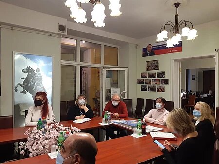 Примерно 20 предпринимателей были на встрече лично