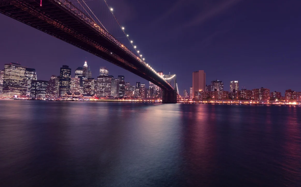 пособие в США чем отличается от России льготы жилье взято с https://pixabay.com/ru/photos/%D0%BC%D0%BE%D1%81%D1%82-%D1%80%D0%B5%D0%BA%D0%B0-%D0%B3%D0%BE%D1%80%D0%BE%D0%B4-%D0%B2%D0%BE%D0%B4%D1%8B-336475/