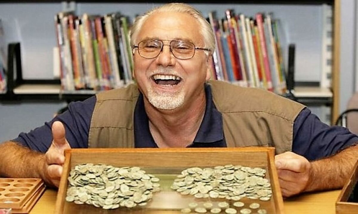 Дэйв Крисп разбирает свою находку