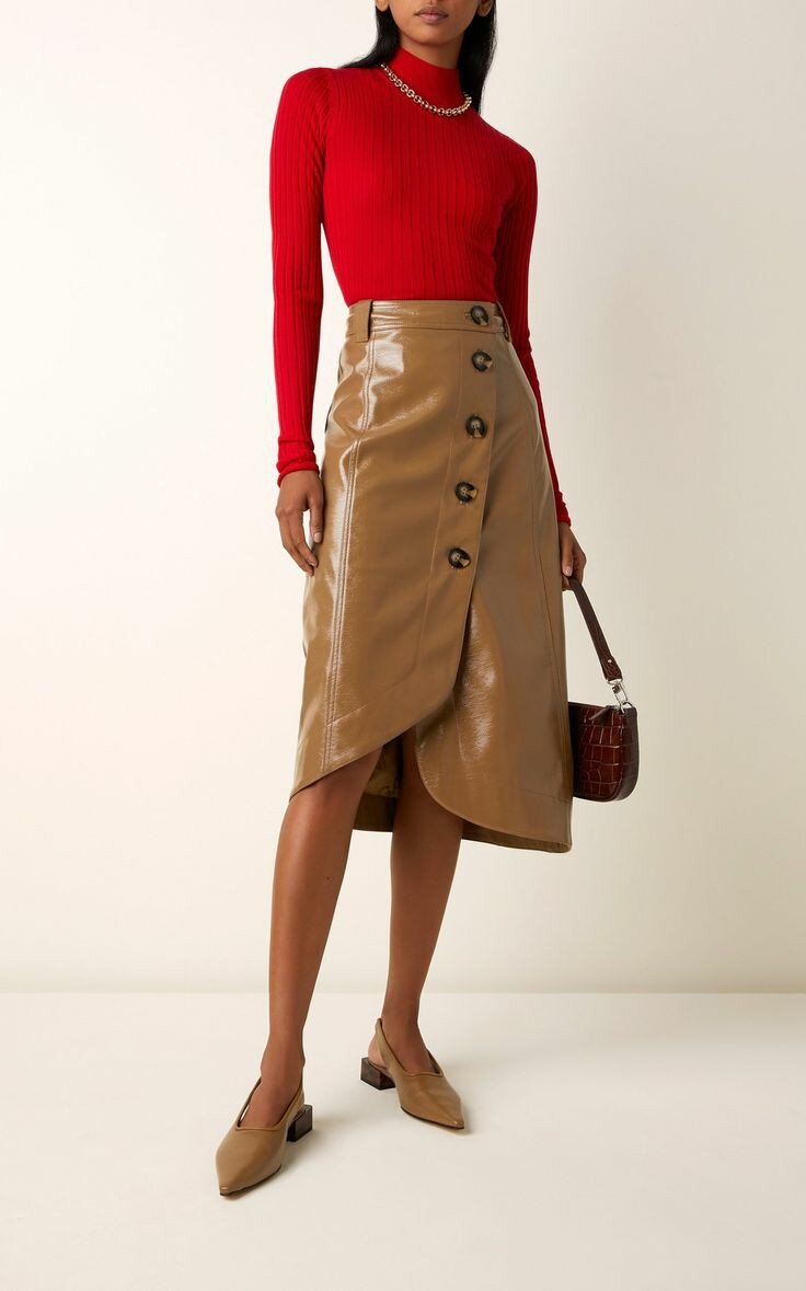 Вариант комплекта, который выглядит строго, но при этом будет уместен не всегда и не в каждом офисе. Ниже объясняю почему.