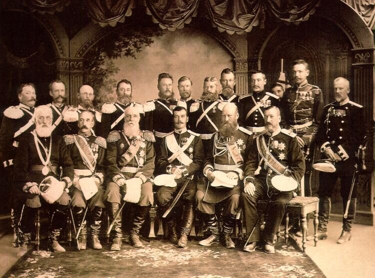 Отец, В.С. Кочубей, второй ряд третий справа.  В центре — цесаревич Николай, 1891 г.