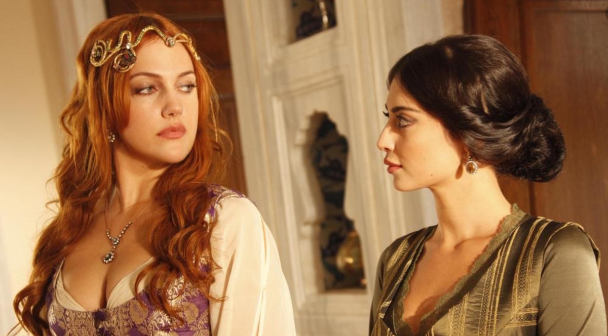     Хюррем и её соперница Изабелла