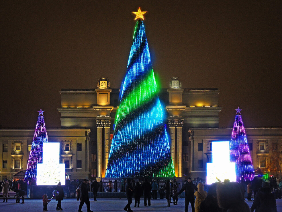 елка на площади куйбышева в самаре 2024. елка на площади куйбышева. площадь куйбышева самара новый год. самара елка на площади куйбышева. елка самара куйбышевский площадь 2020.