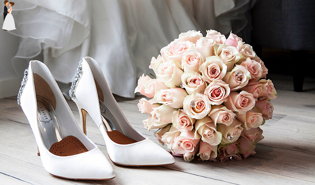 подготовка к свадьбе, свадебные туфли, букет, хлопоты