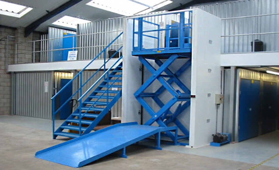 Гидравлический Подъемный стол в производственном цеху