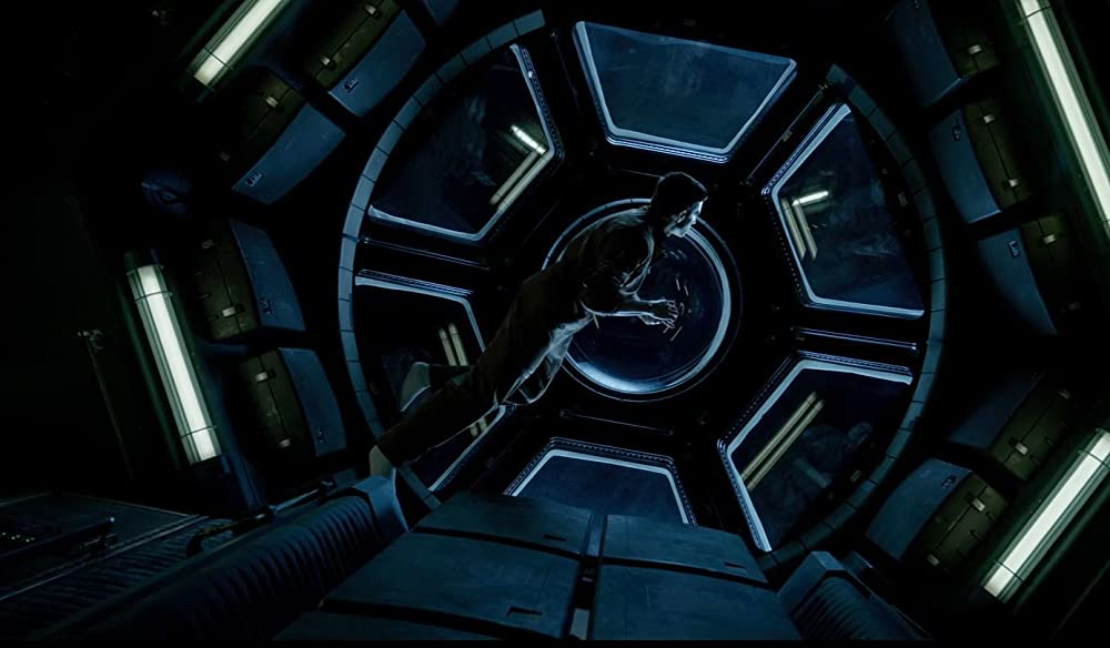 Кадр из фильма Life. Режиссер: Даниэль Эспиноса. Оператор: Шеймас МакГарви. Производство: Columbia Pictures, Skydance Productions, Sony Pictures Entertainment (SPE). Показ в России: WDSSPR