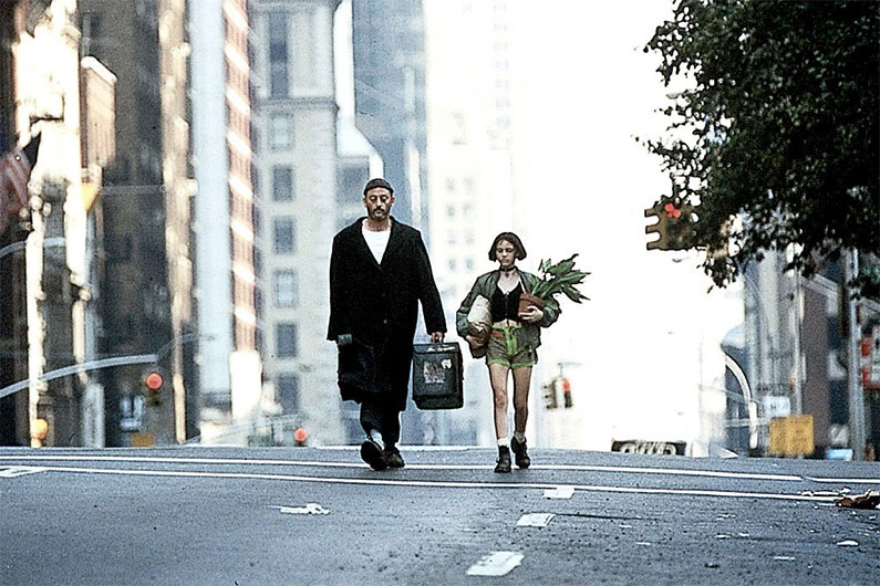 https://art1.ru/2019/06/07/osteregaytes-zhenshchin-i-detey-novyy-vzglyad-na-film-leon-s-zhanom-reno-i-eshche-yunoy-natali-portman-65488 - ссылка на первоисточник и прекрасную статью, в которой показан новый взгляд на это произведение.