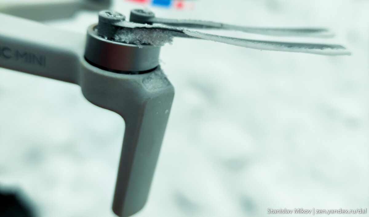 Обледеневшие лопасти DJI Mavic