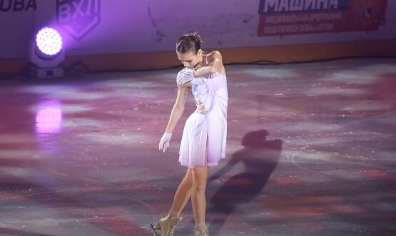 Александра Трусова с показательной программой на юбилее Алексея Мишина. Источник фото: YouTube канал random fs videos