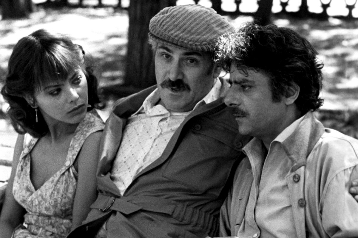 Орнелла Мути, Григорий Чухрай и Джанкарло Джаннини на съемках фильма «Жизнь прекрасна», источник: alamy.com
