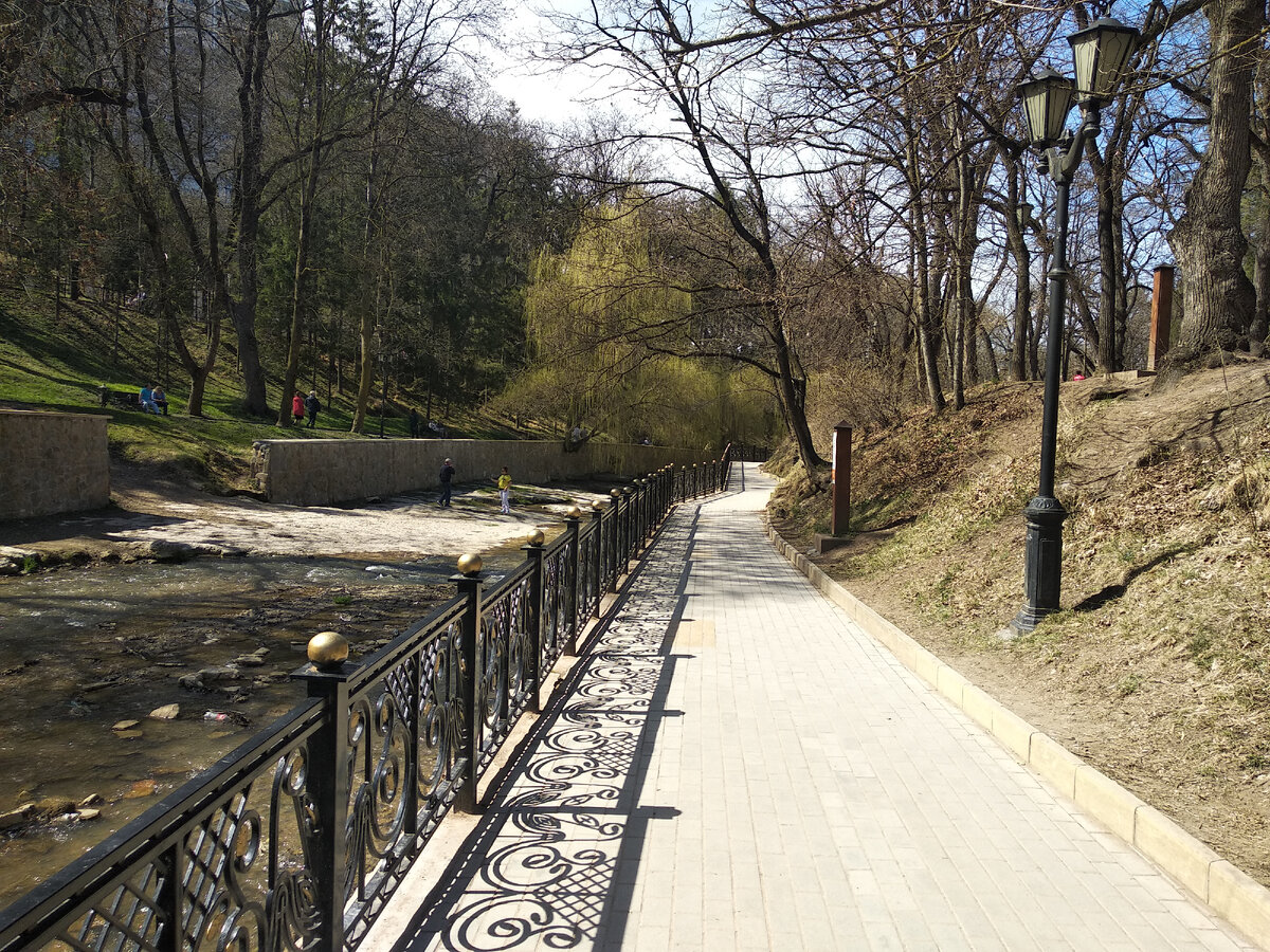 Прогулка по Нижнему парку.