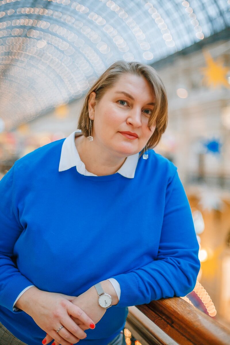 Меня зовут Надежда Чеснокова и я – стилист для неидеальных.