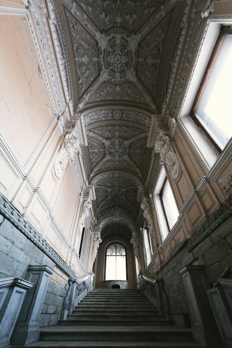 Главный вход дома Брусницыных.