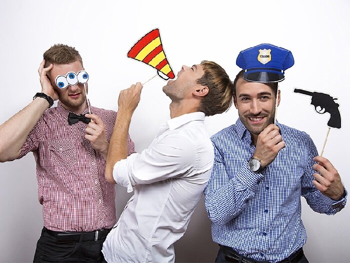 Мальчишник на звонок. Мальчишник вечеринка. Мальчишник и девичник. Мальчишник в вегасе 4. Утро жениха с друзьями.