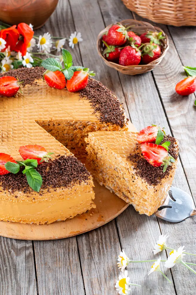 Вафельный торт с желе по рецепту на видео | Новости РБК Украина