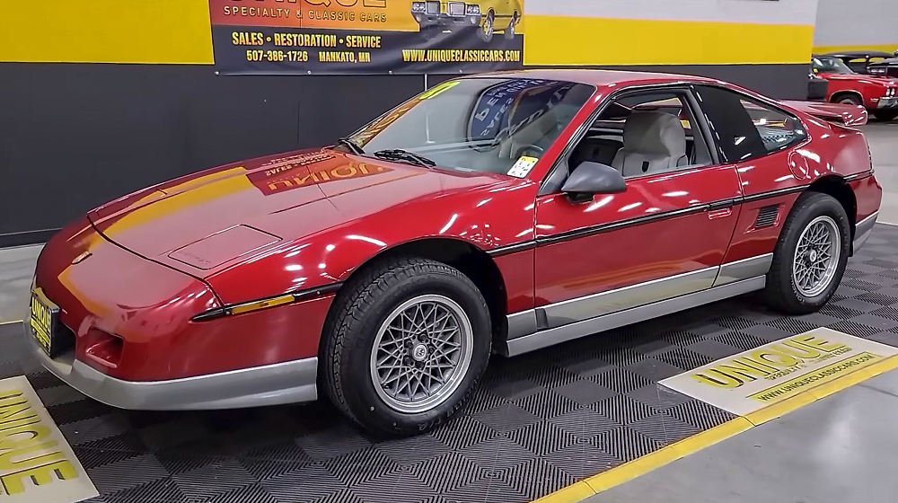 Pontiac Fiero с кузовом фастбек. Фото: Youtube.com