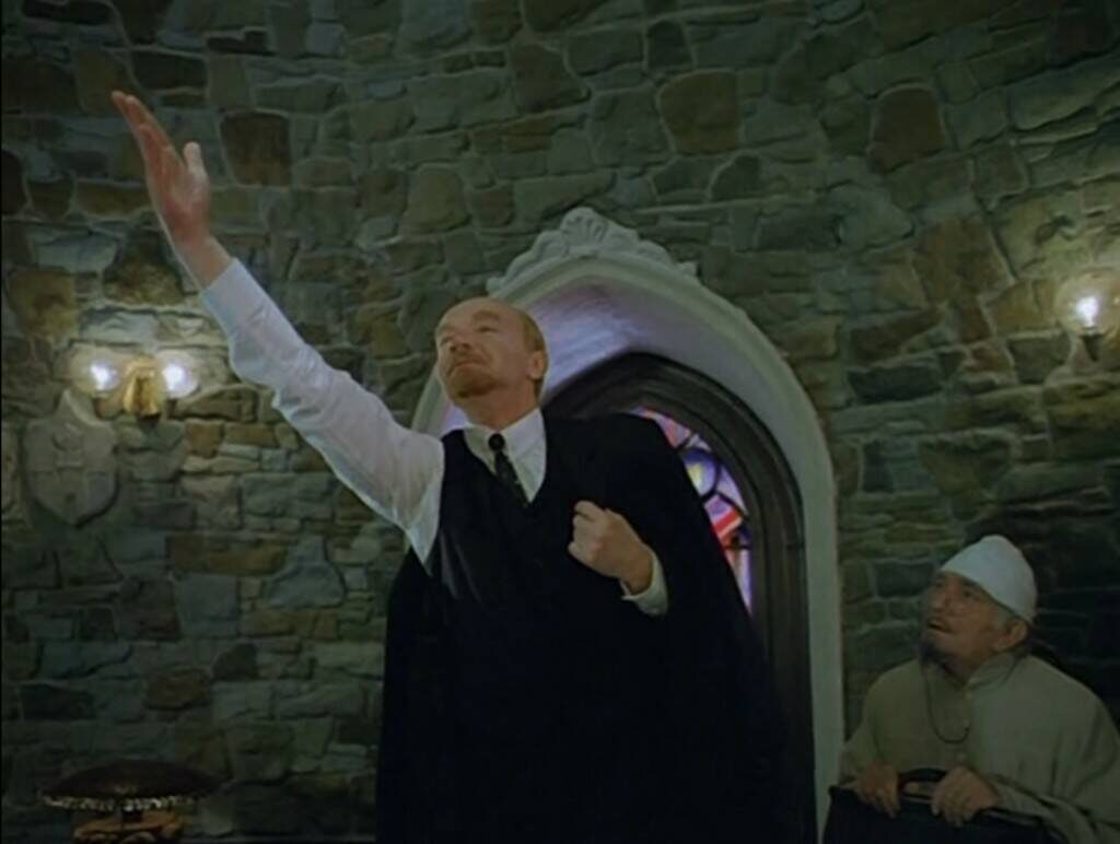 " Есть такая партия - фермерской капусты из Ленинградской области" Фильм "На Дерибасовской хорошая погода, на Брайтон-Бич опять идут дожди" в роли В.И.Ленина - Андрей Мягков (фото из открытых источников). 