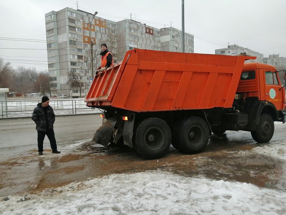     В Самаре продолжают бороться с непогодой Ольга НОВИКОВА