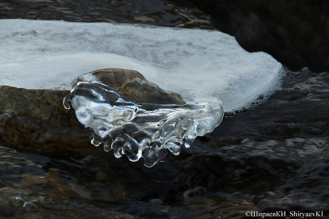 Ледяной ДВУЛИКИЙ  ЯНУС (Two-faced Janus) Разделяю надвое…
