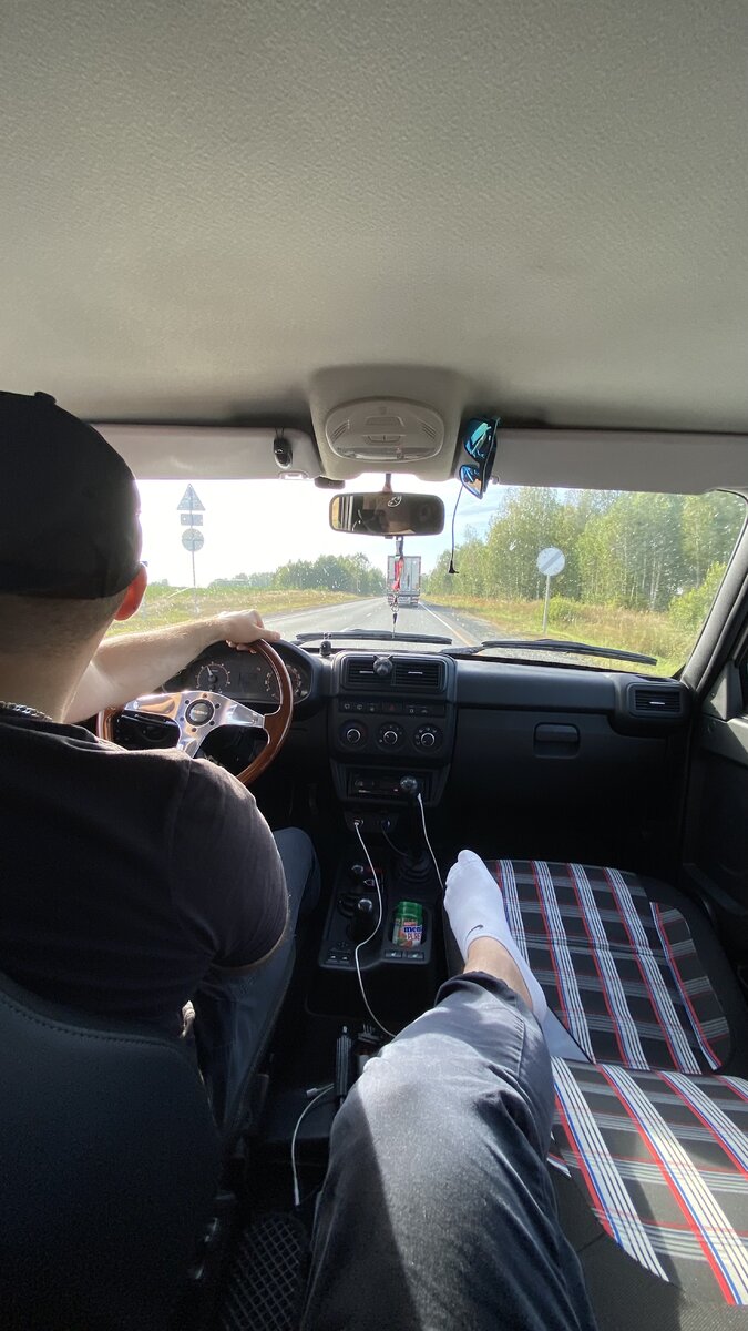 Друг рулит, пока я ищу удобное расположение. 