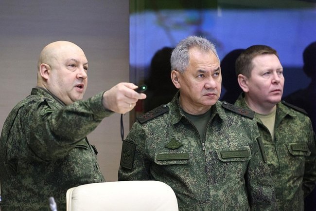    Сергей Шойгу и Сергей Суровикин