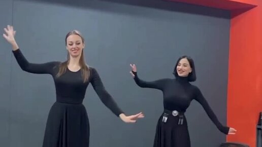 Мир искусства и культуры Кавказа | Чеченка и русская весело репетируют ...