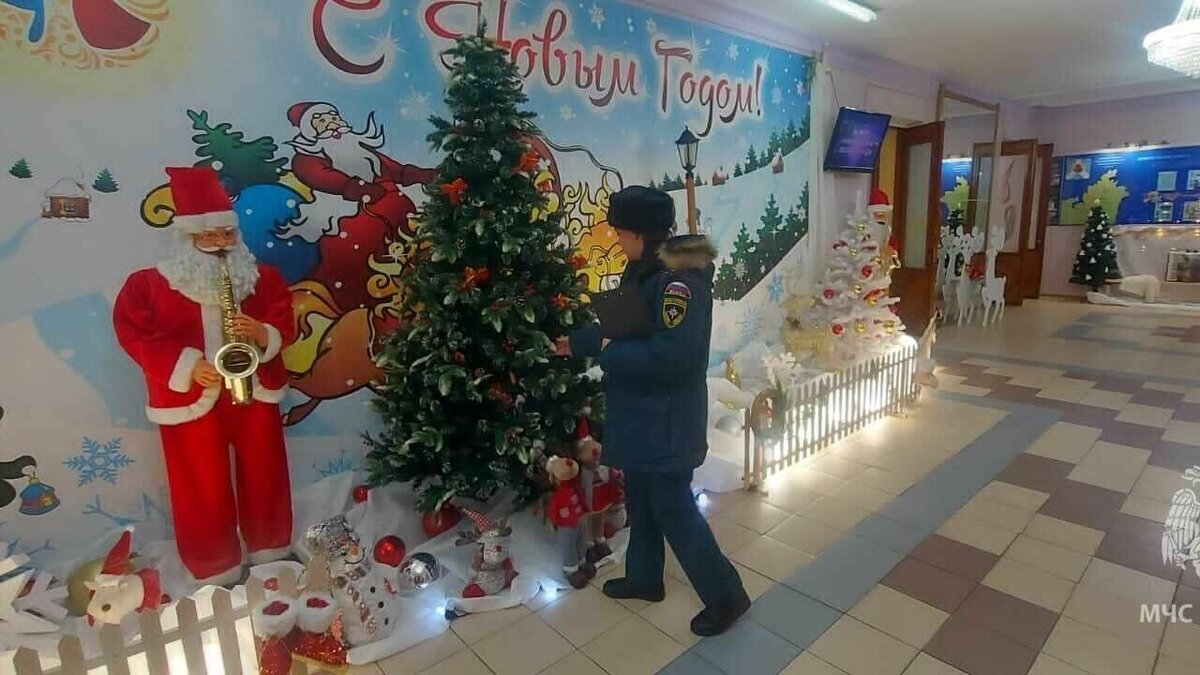    Сотрудники МЧС проводят рейды в школках детсадах и ДК региона.