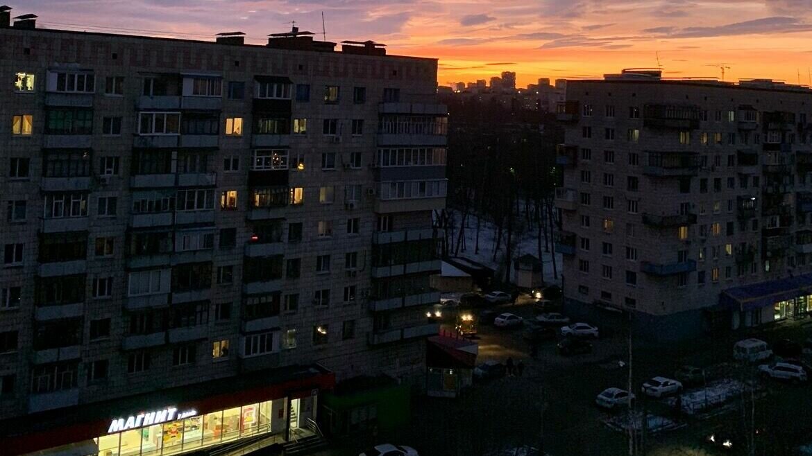     В Казани жители ряда домов в Советском районе остались без света. О том, что в доме № 13 по улице Карбышева отключили электричество, Inkazan сообщил один из горожан.