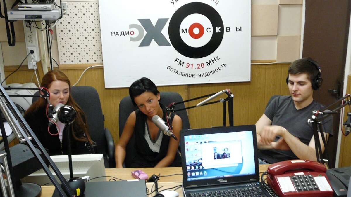    Дмитрий Борисов во время работы на радио «Эхо Москвы»