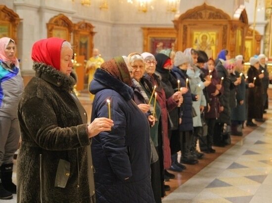     В первый день Нового года прошла Божественная литургия в Храмах Хабаровска Фото: Епархия