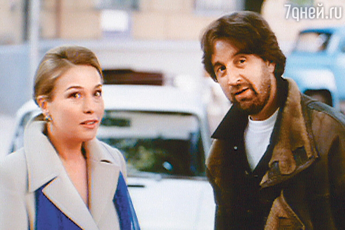    «Астрахан утвердил меня, неизвестную девочку из Минска, в пару к известному Лене Ярмольнику. Он держался немножко так… свысока, но группа его обожала — обаяние Лени просто зашкаливало!» С Леонидом Ярмольником в фильме «Перекресток». 1998 г. ОРТ