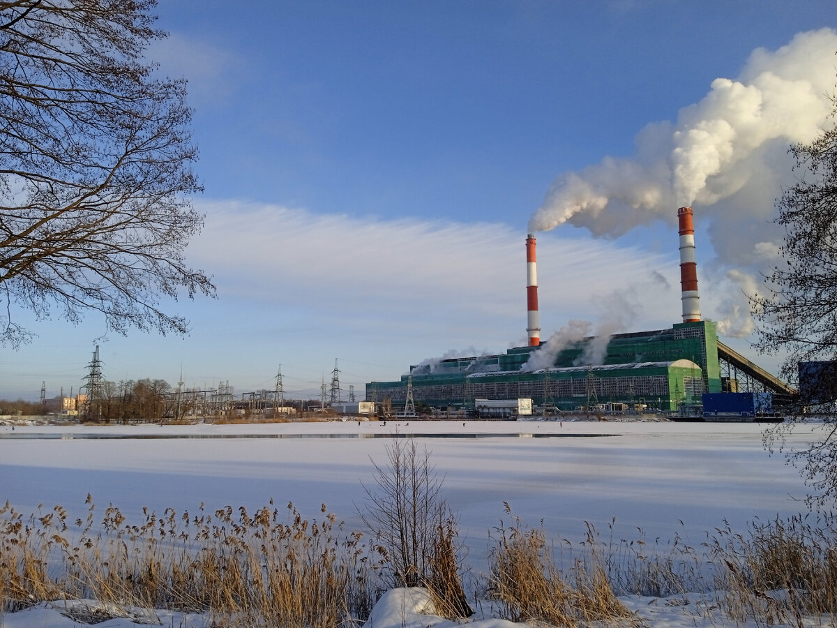 Шатурская ГРЭС-5. В середине озера промоина из-за течения.